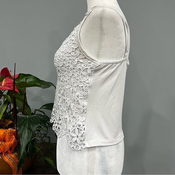 Topshow White Lacy Crop Top - Picture 4 of 9
